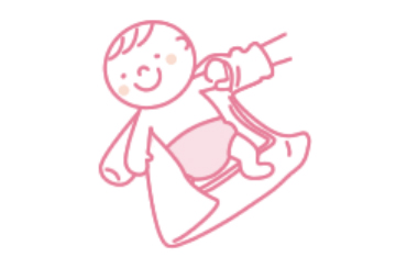 赤ちゃんの手全体をやさしく包むようにして、袖口から出してあげましょう