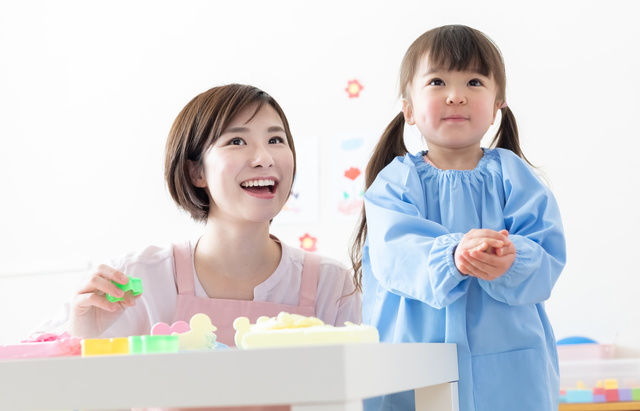 子どもと保育士さん
