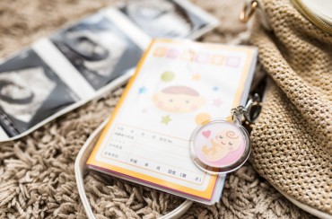 【母子健康手帳をもらい、妊婦健診を受けましょう】
