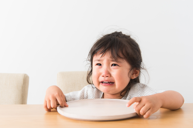 「イヤ!」と泣く時は、気持ちがおさまるまで見守ってあげましょう。