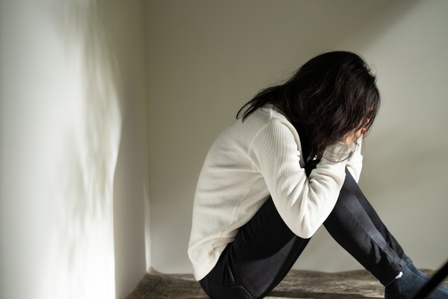 親子の間の愛着形成は通常であれば自然に起こるごく当たり前のことですが、一方で、そこに支障をきたすことも珍しくなく、その理由・背景はさまざまです。